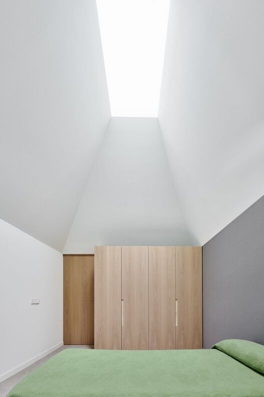 西班牙 Pamplona 的 JM House Renovation | 重塑 80 年代美国梦