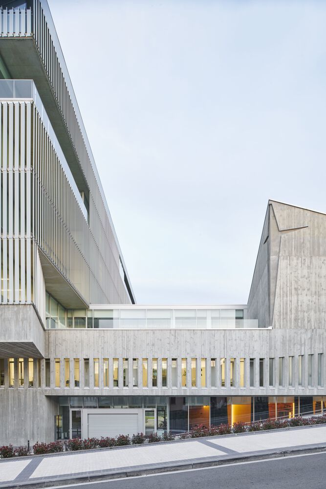 西班牙圣塞巴斯蒂安 Aldapeta María Ikastetxea 学校 | 现代教育建筑的典范
