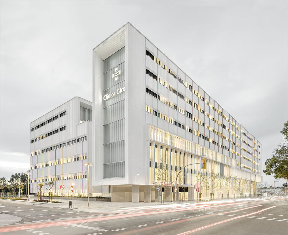 西班牙 Girona Clinic | 人性化设计与功能完美的医疗建筑典范