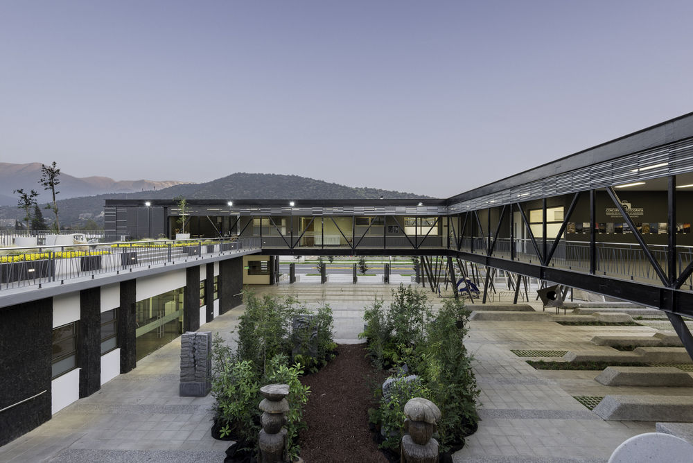 融合传统与当代的智利文化之心——BiS Arquitectos 设计 Lo Barnechea 文化中心