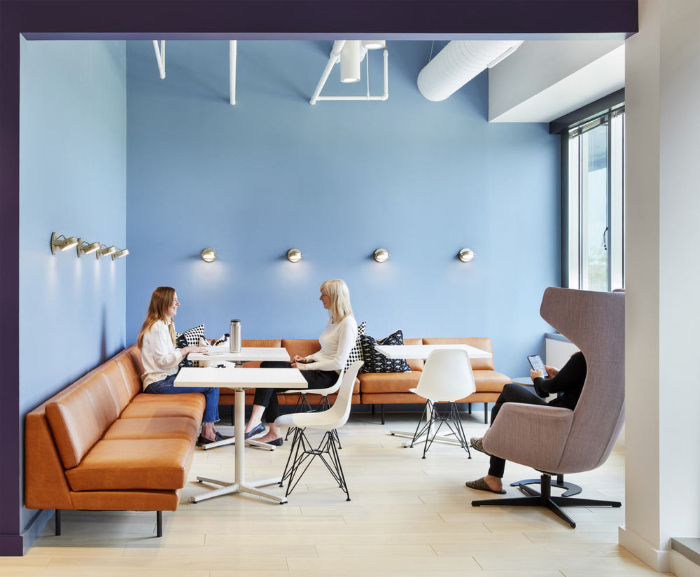 紫色调的创意天地——Vanco Offices 室内设计