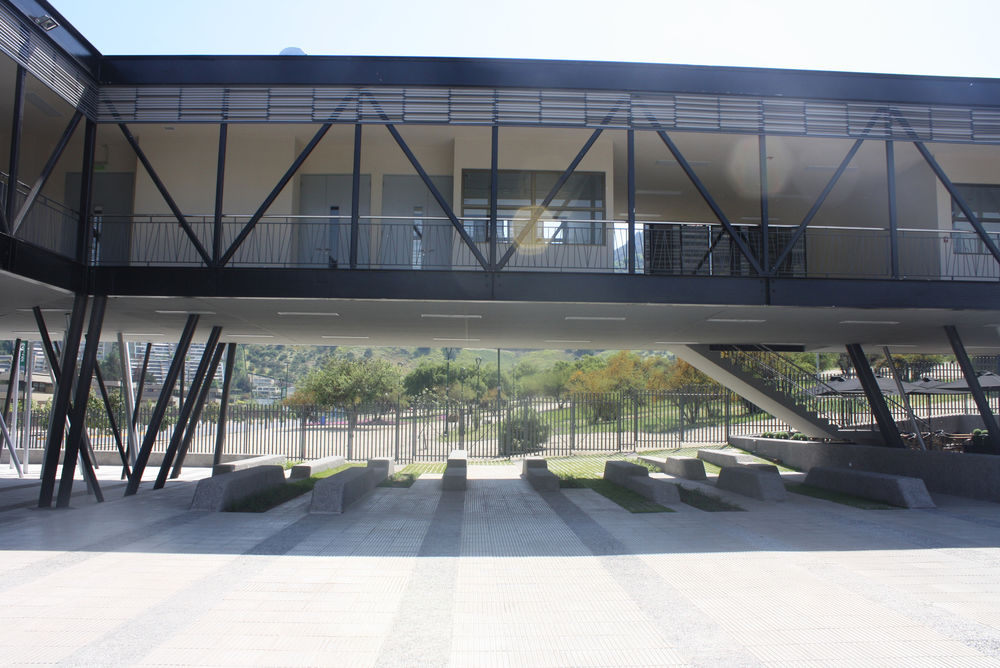 融合传统与当代的智利文化之心——BiS Arquitectos 设计 Lo Barnechea 文化中心