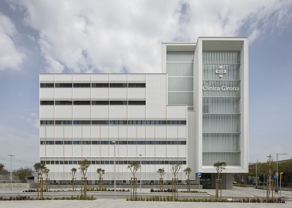 西班牙 Girona Clinic | 人性化设计与功能完美的医疗建筑典范