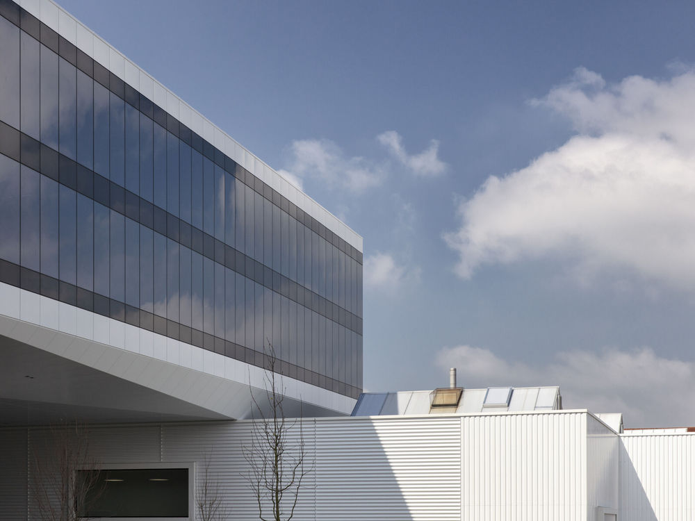 "瑞士 Uzwil 的 Cubic Innovation Center | 现代协作式办公室设计的典范"