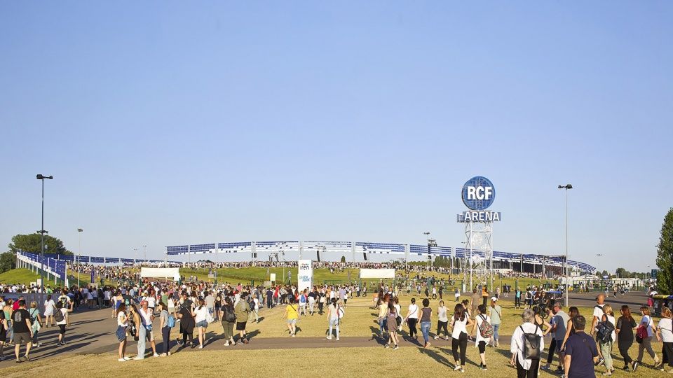 RCF 体育场 | 零影响的城市改造，蛋形设计打造沉浸式体验