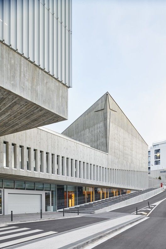 西班牙圣塞巴斯蒂安 Aldapeta María Ikastetxea 学校 | 现代教育建筑的典范