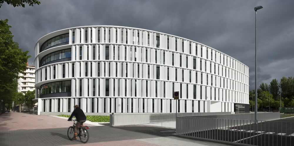 Vitoria-Gasteiz 市政厅 | 市民与政府的绿色纽带