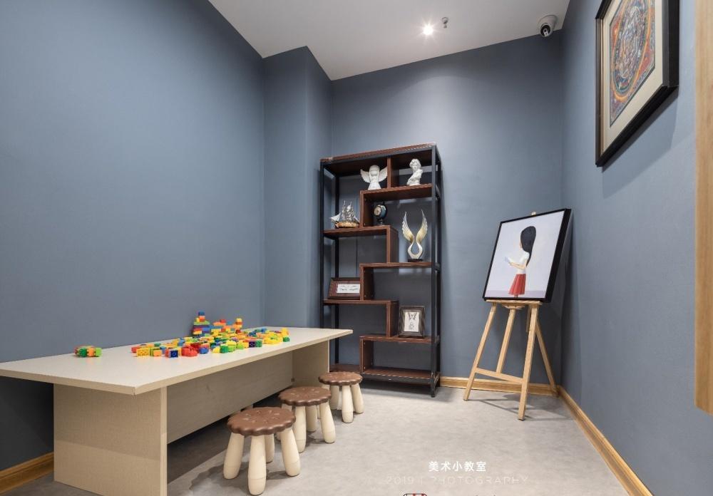 华蓝设计打造多元艺术空间——凤彩画室天佑城店