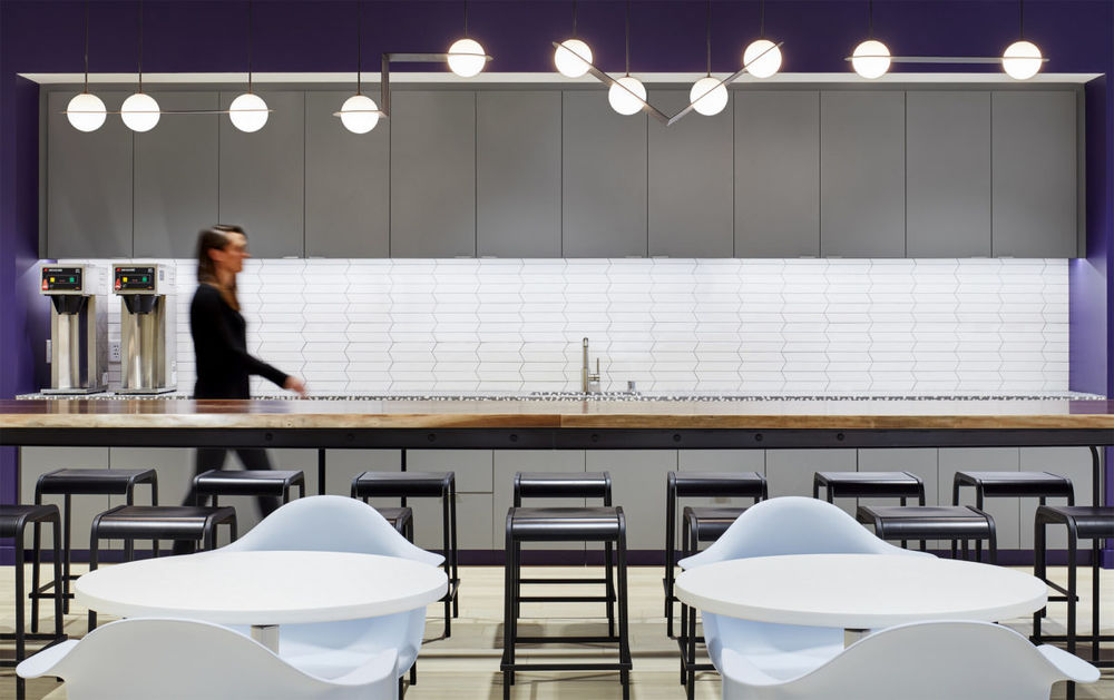 紫色调的创意天地——Vanco Offices 室内设计