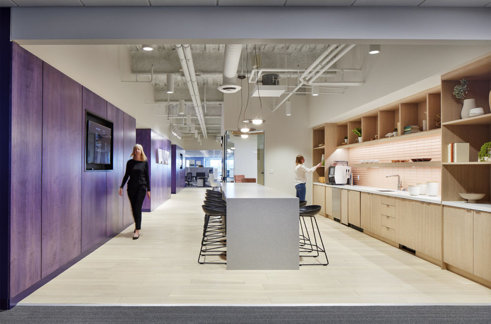 紫色调的创意天地——Vanco Offices 室内设计