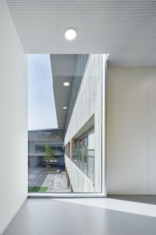 西班牙圣塞巴斯蒂安 Aldapeta María Ikastetxea 学校 | 现代教育建筑的典范