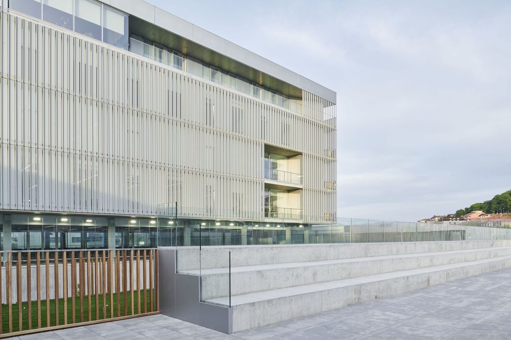 西班牙圣塞巴斯蒂安 Aldapeta María Ikastetxea 学校 | 现代教育建筑的典范