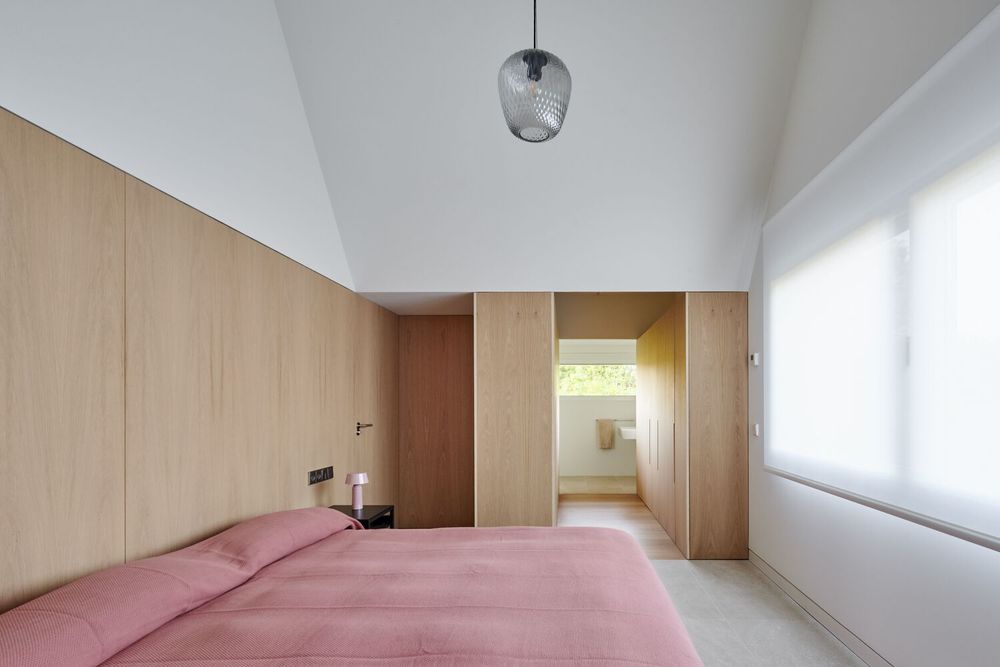西班牙 Pamplona 的 JM House Renovation | 重塑 80 年代美国梦