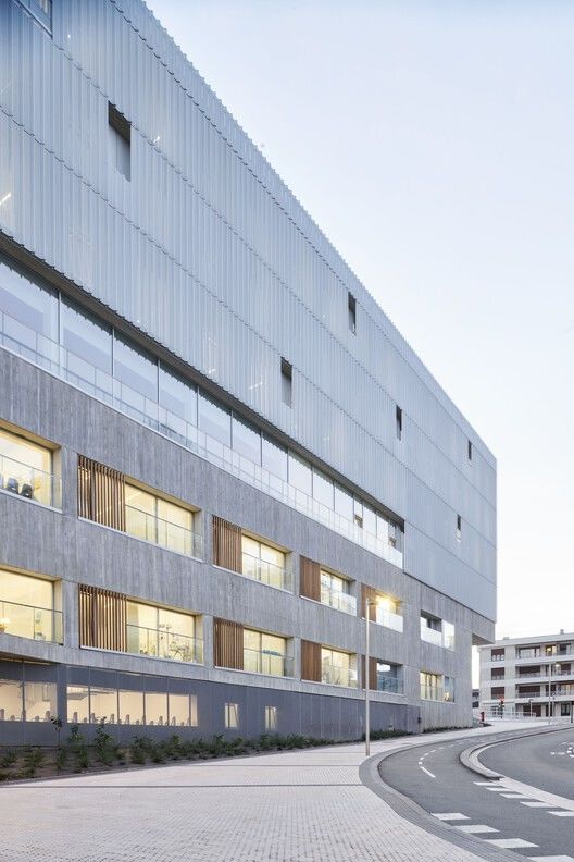 西班牙圣塞巴斯蒂安 Aldapeta María Ikastetxea 学校 | 现代教育建筑的典范
