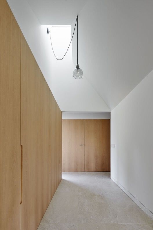 西班牙 Pamplona 的 JM House Renovation | 重塑 80 年代美国梦