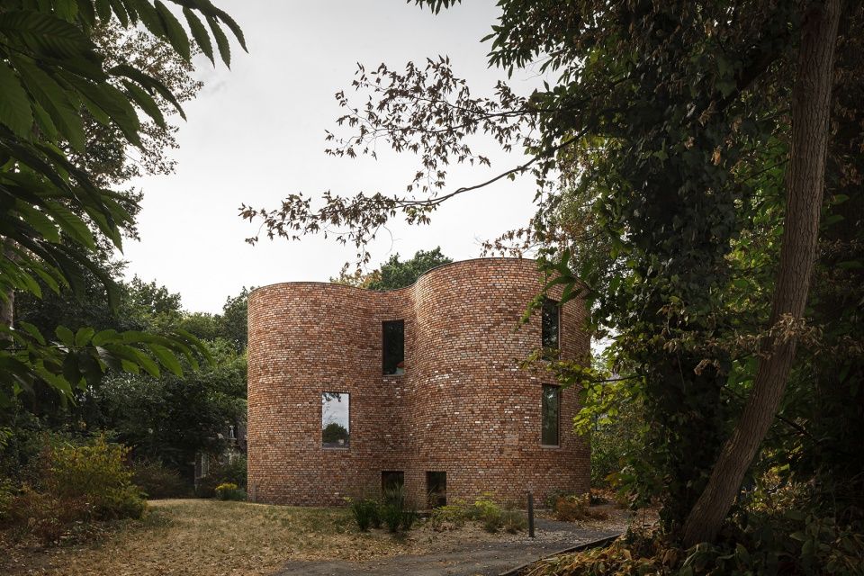 BLAF 建筑事务所打造绿色环保的曲面砖墙住宅——gjG 住宅