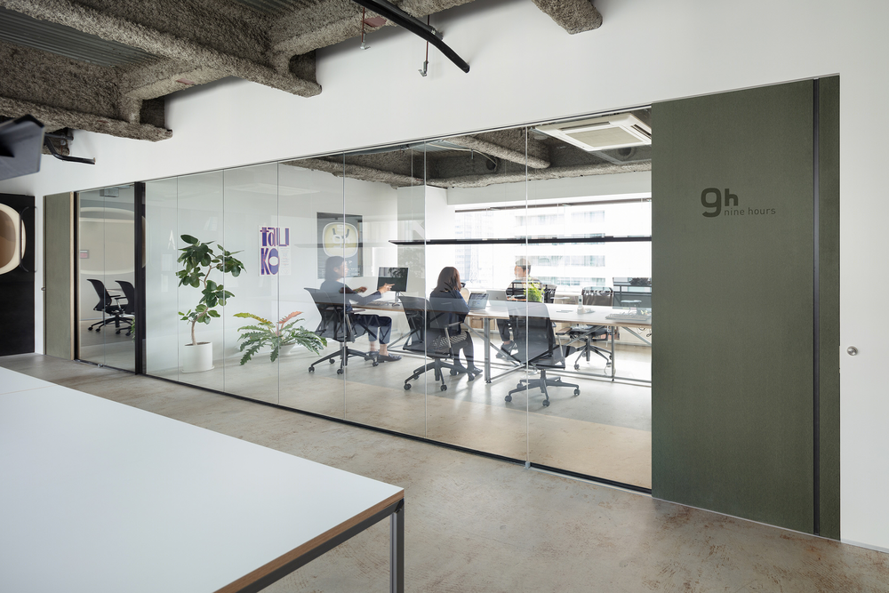 H NINEHOURS OFFICE Keiji Ashizawa
