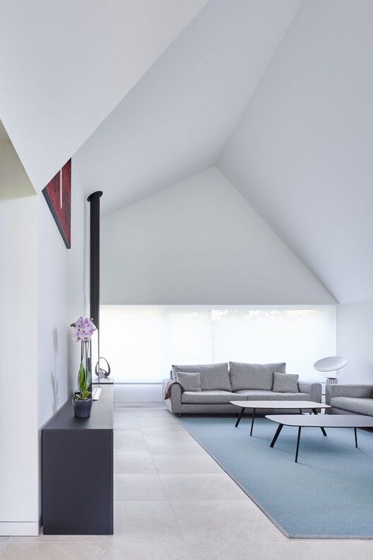 西班牙 Pamplona 的 JM House Renovation | 重塑 80 年代美国梦