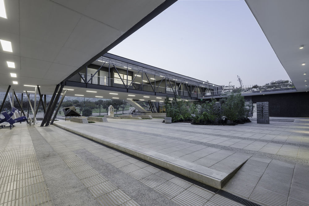 融合传统与当代的智利文化之心——BiS Arquitectos 设计 Lo Barnechea 文化中心