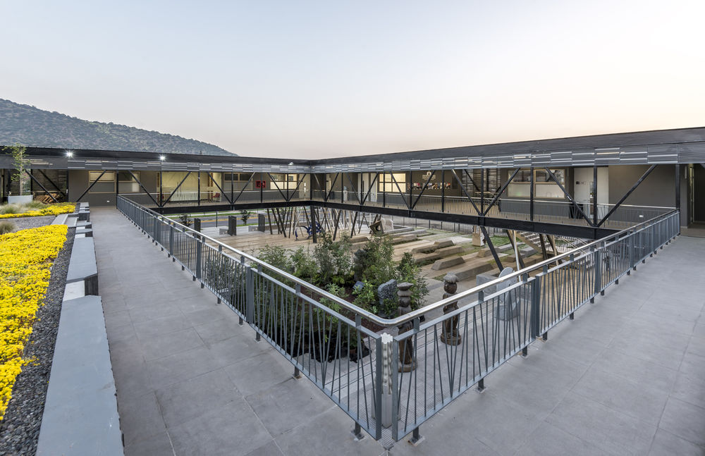 融合传统与当代的智利文化之心——BiS Arquitectos 设计 Lo Barnechea 文化中心