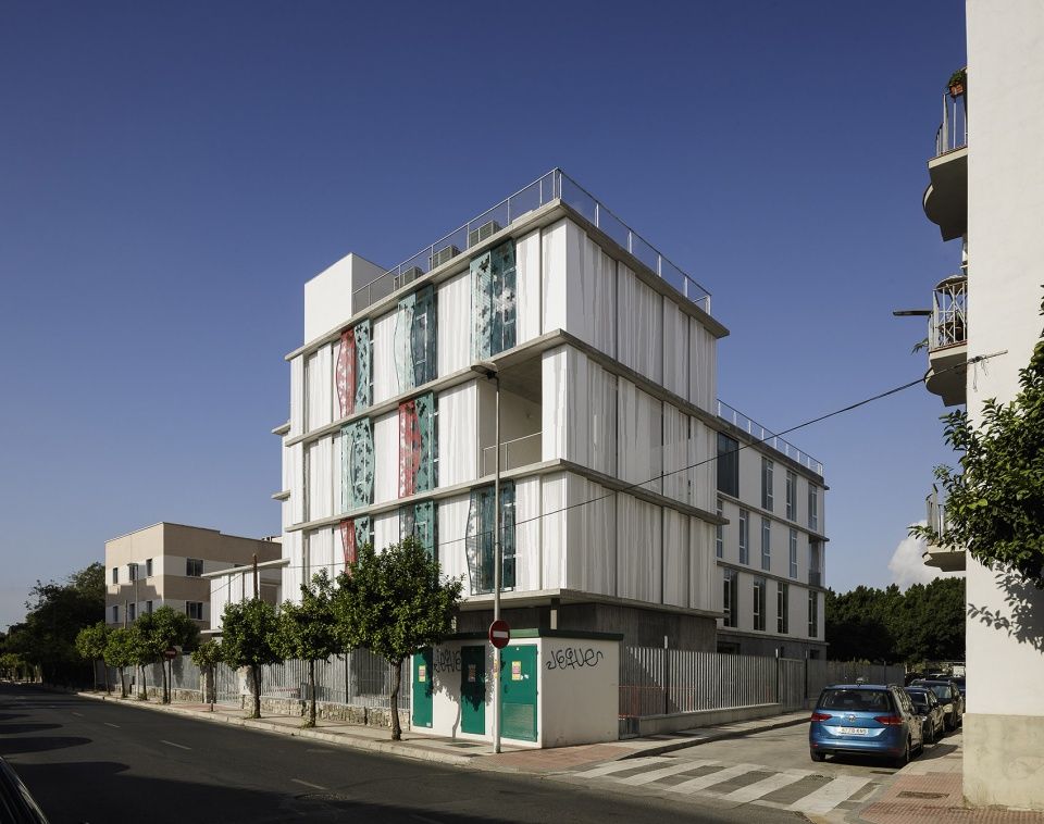 Malaga 红十字协会办公总部 | 城市公园与可持续设计的完美融合