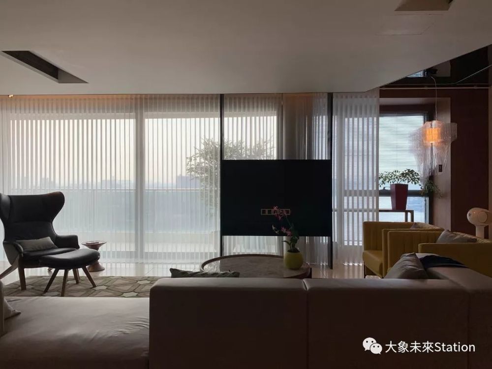 珠江畔的天誉半岛杨宅，融入 270 度江景的现代设计