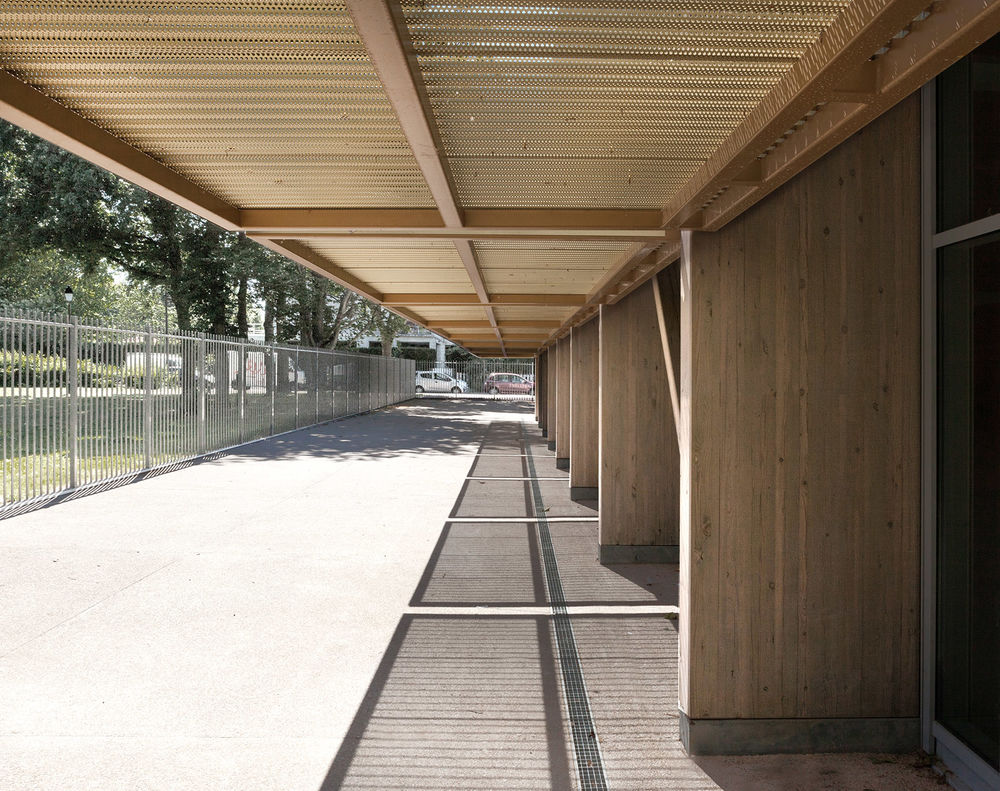 法国朗峰多功能小屋，极简空间承载丰富活动