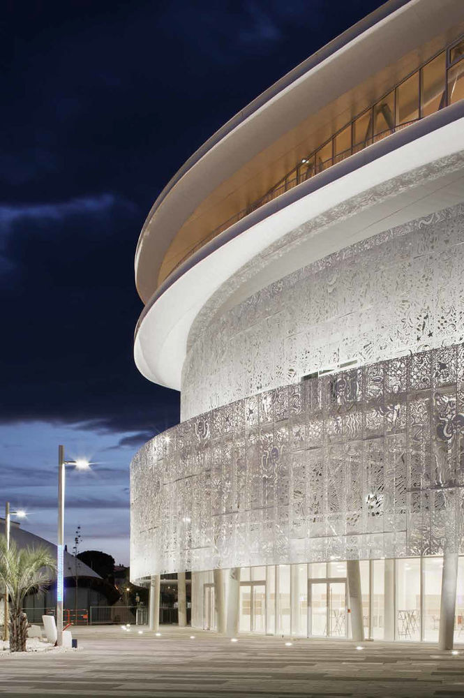 法国 Cap d’Agde 议会宫与赌场——连接陆地与海洋的立体步行广场
