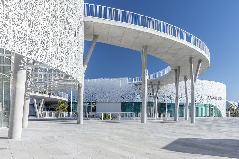 法国 Cap d’Agde 议会宫与赌场——连接陆地与海洋的立体步行广场