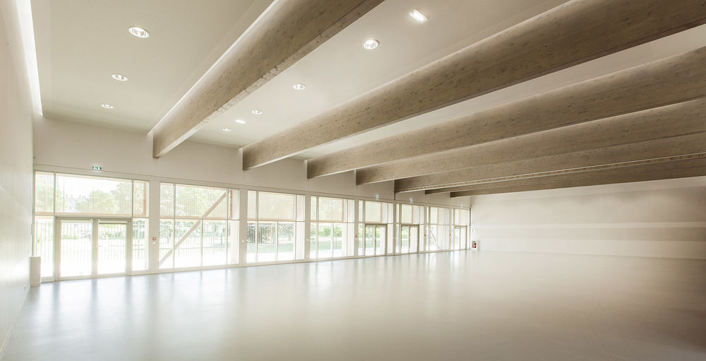 法国朗峰多功能小屋，极简空间承载丰富活动