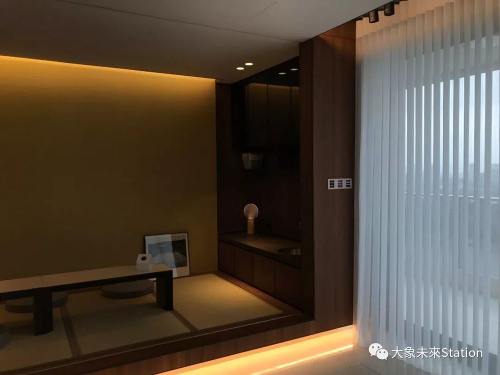 珠江畔的天誉半岛杨宅，融入 270 度江景的现代设计