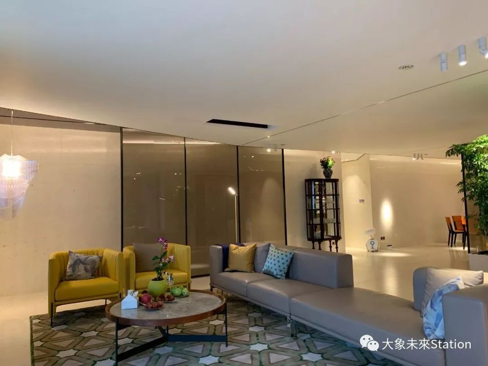 珠江畔的天誉半岛杨宅，融入 270 度江景的现代设计