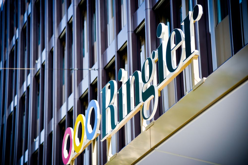 瑞士 Zurich Ringier 出版社一楼咖啡厅 | Dyer-Smith Frey 的开放空间设计