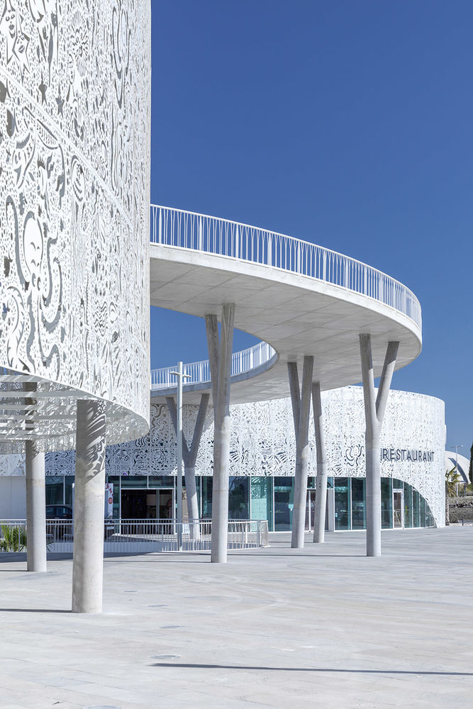 法国 Cap d’Agde 议会宫与赌场——连接陆地与海洋的立体步行广场
