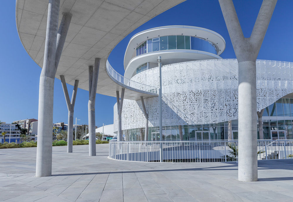 法国 Cap d’Agde 议会宫与赌场——连接陆地与海洋的立体步行广场