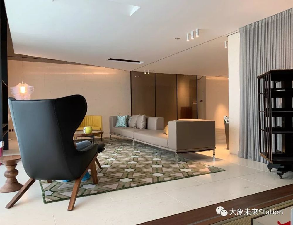 珠江畔的天誉半岛杨宅，融入 270 度江景的现代设计
