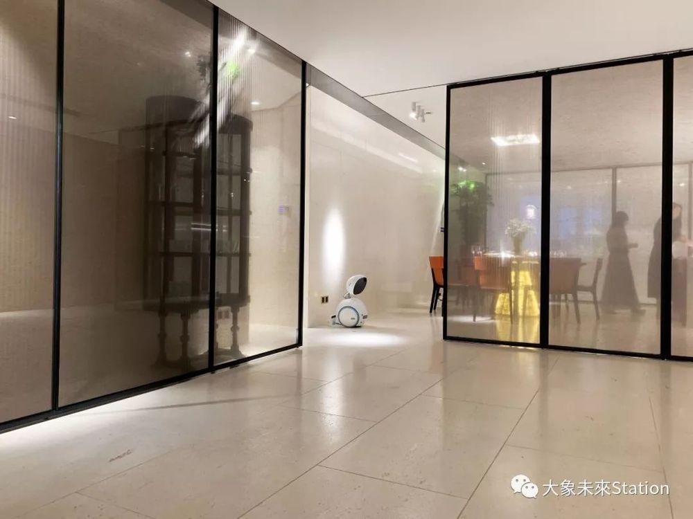 珠江畔的天誉半岛杨宅，融入 270 度江景的现代设计