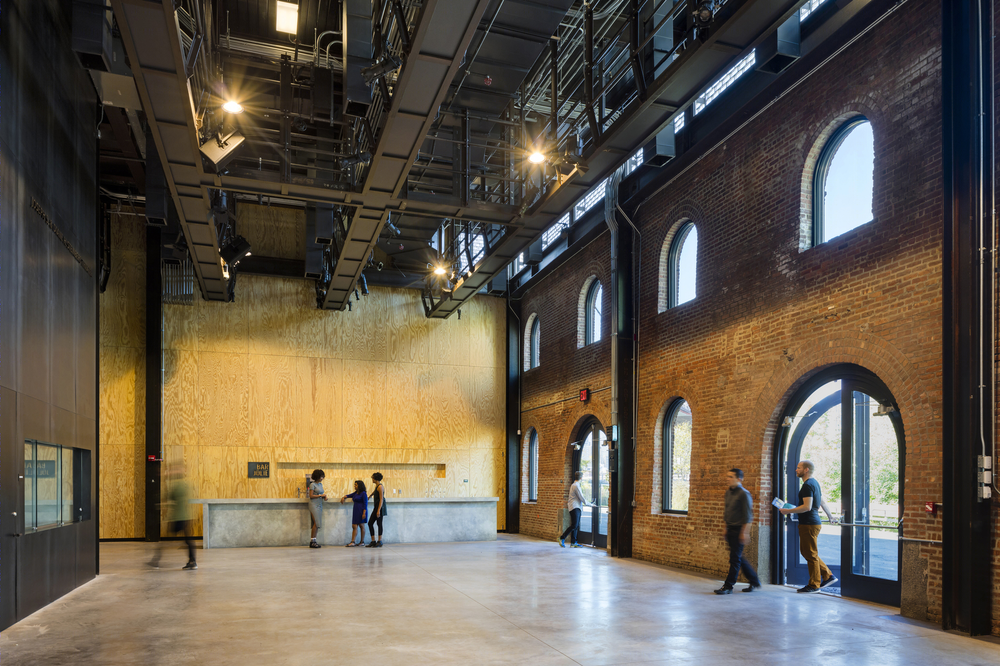 致敬历史，展现灵活舞台——St. Ann's Warehouse 剧院设计