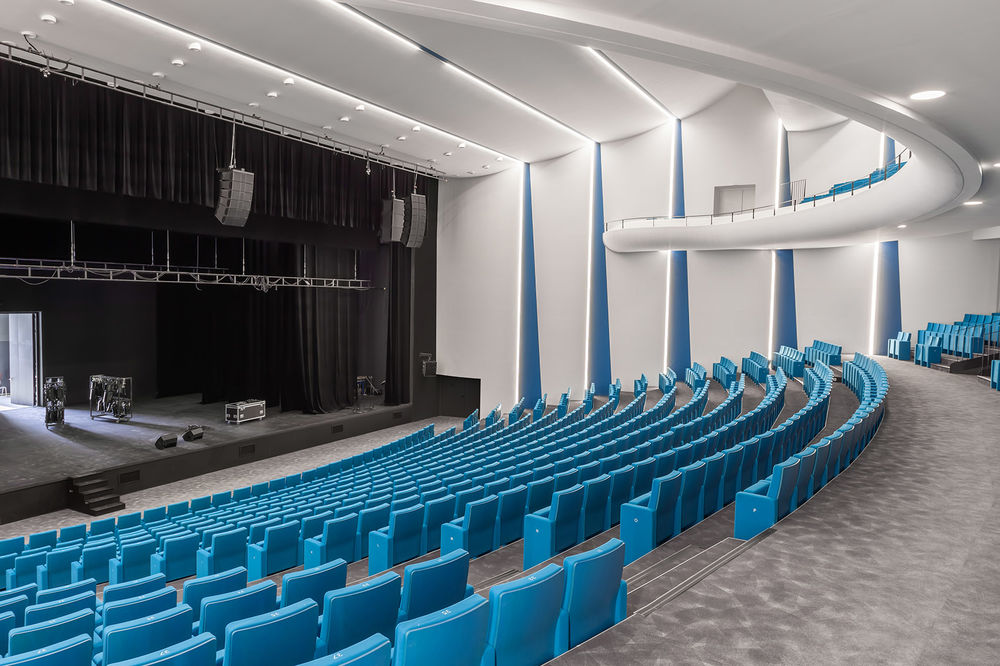 法国 Cap d’Agde 议会宫与赌场——连接陆地与海洋的立体步行广场