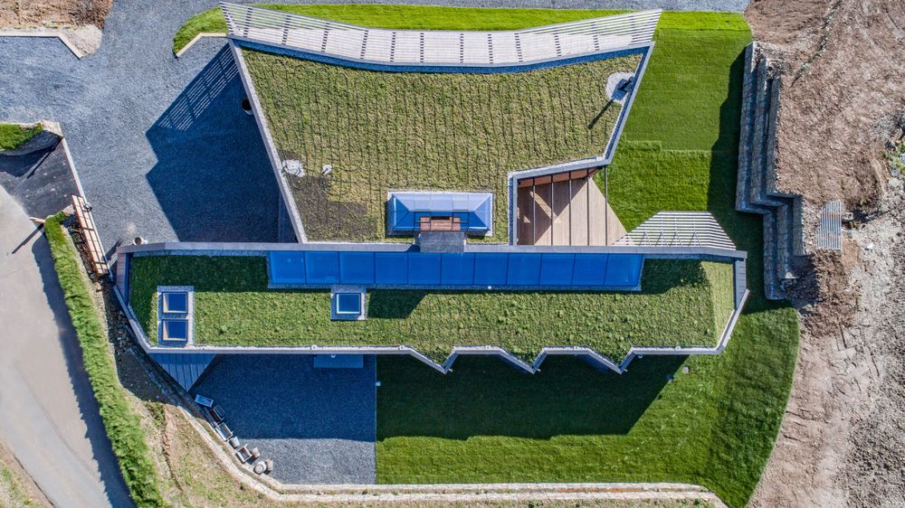 英国康沃尔可持续建筑 - 融入自然美景的现代家庭住宅