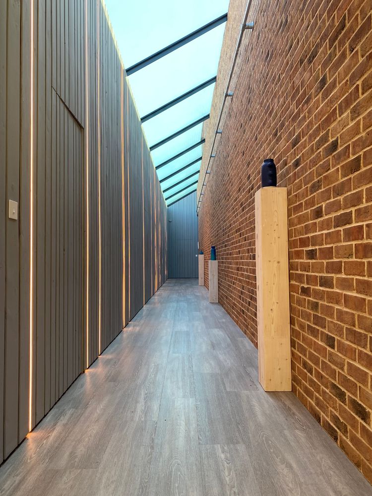 英国康沃尔可持续建筑 - 融入自然美景的现代家庭住宅