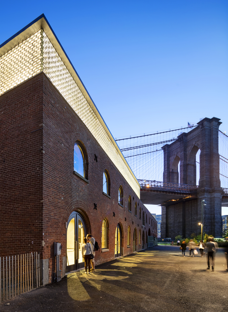 致敬历史，展现灵活舞台——St. Ann's Warehouse 剧院设计