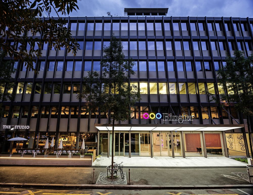 瑞士 Zurich Ringier 出版社一楼咖啡厅 | Dyer-Smith Frey 的开放空间设计