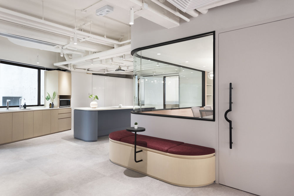 香港 Charterhouse Asia 办公室设计 | 红丝带元素营造活力校园氛围
