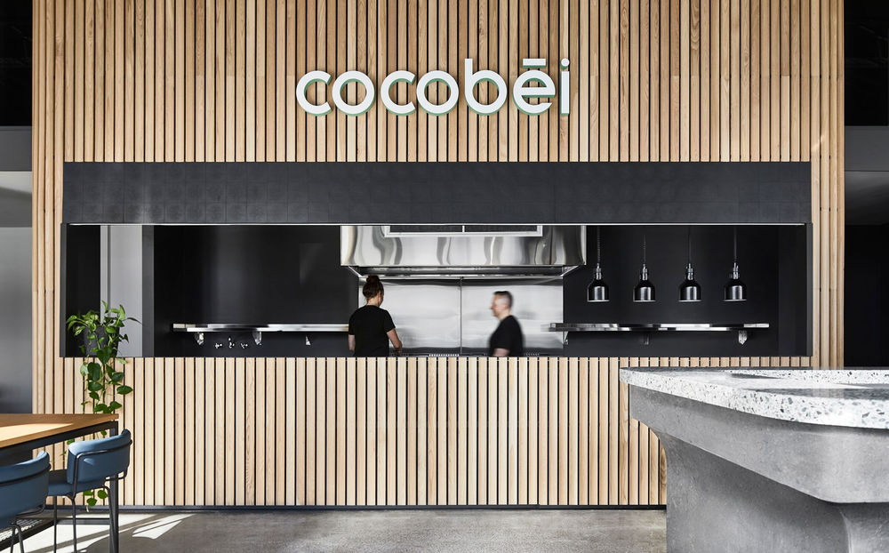 墨尔本 Docklands Cocobei 餐厅 | 工业风与自然温暖的完美融合
