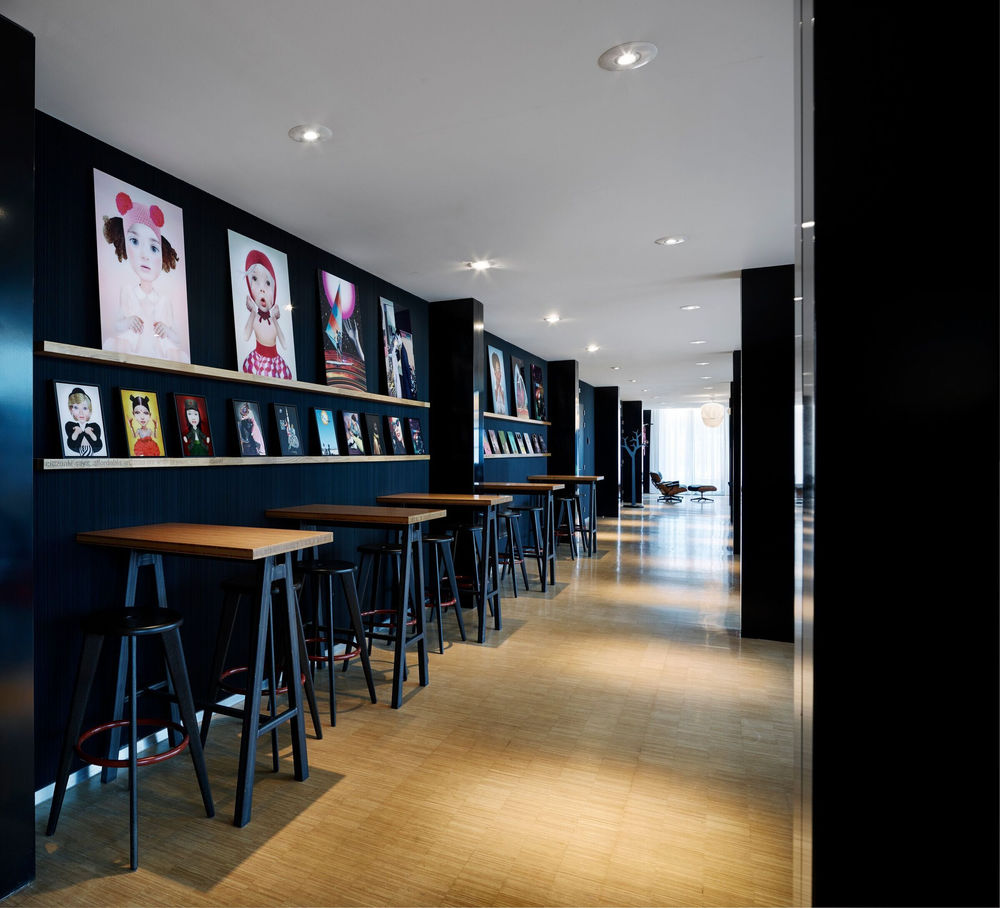 citizenM Schiphol 机场酒店扩建 | 简约豪华设计