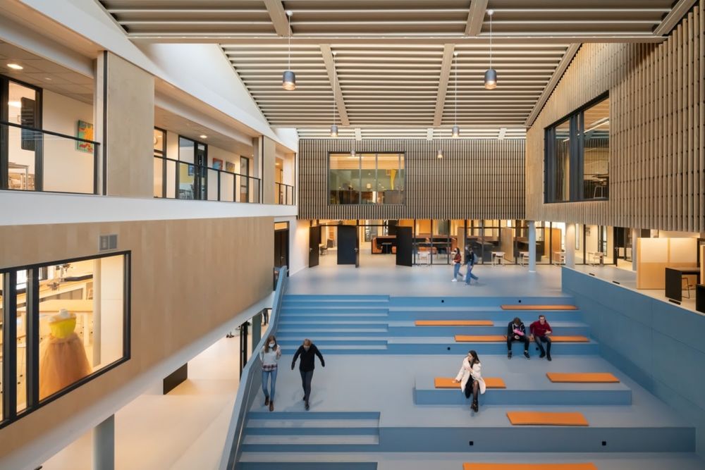 荷兰 Veenendaal 基督教中学 | 未来主义节能建筑设计