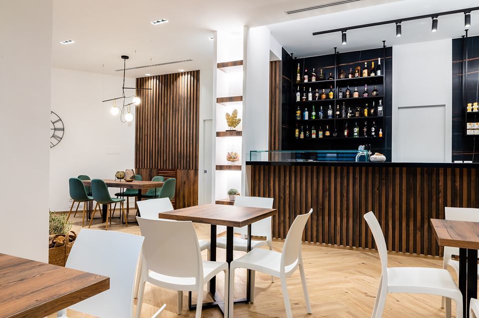 意式咖啡店“5 uno otto cafè” 计亮点 | 现代与传统交融，打造精致商业空间