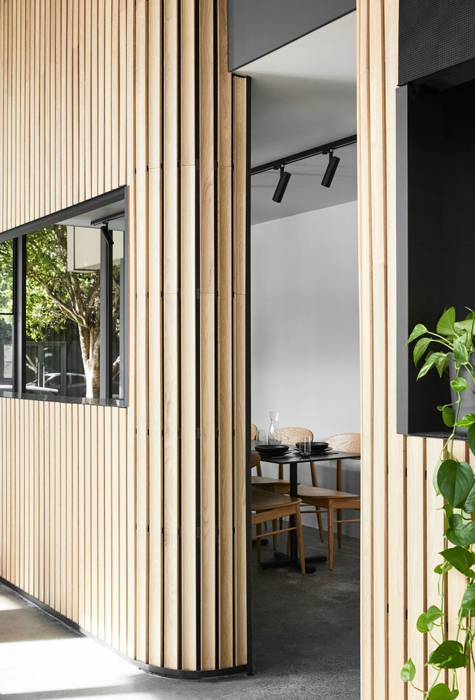 墨尔本 Docklands Cocobei 餐厅 | 工业风与自然温暖的完美融合