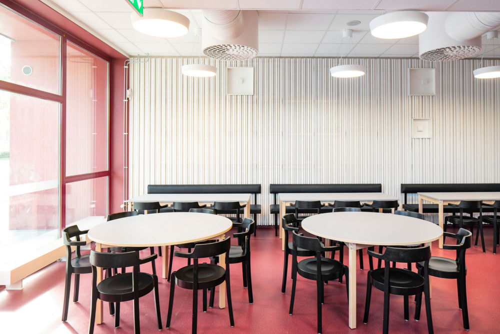 瑞典 Skälby 幼儿园 | 自然光与彩色的学习空间